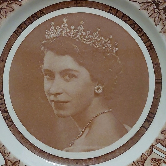 Clarice Cliff Royal Staffordshire Queen Elizabeth II Coronation Plate 1953 - Picture 2 of 4